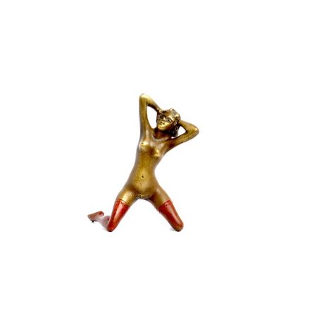 Dame mit Strumpfband / schattiert