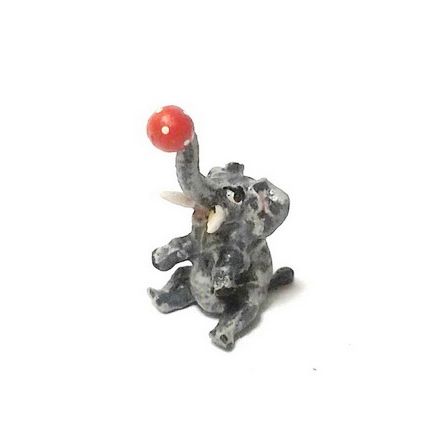 Mini: Elefant mit Ball