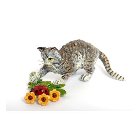 Katze mit Blumen und Marienkäfer