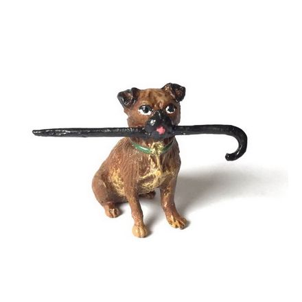 Mops mit Spazierstock