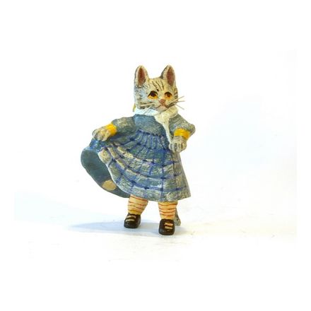 Katzenkind im Kleidchen