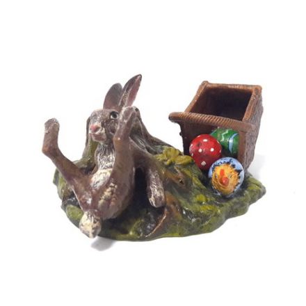 Lustige Osterszene mit Küken