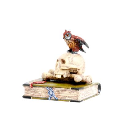 Eule/Totenkopf auf Buch
